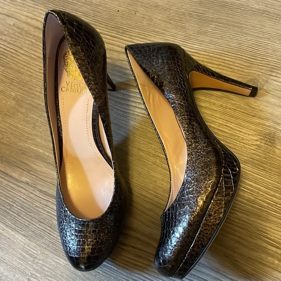 Vince Camuto Zelle Bronze Reptile Embossed Leather Platform Pumps - Picture 4 of 6